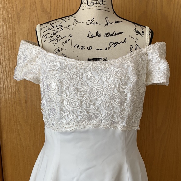 Jim Hjelm wedding dress - Picture 4 of 12